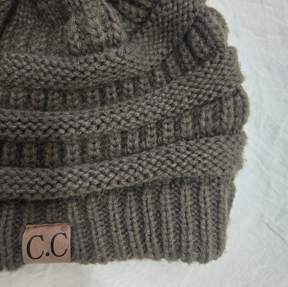 C.C. Exclusives Knitted Hat Beanie Green Winter Boho - Picture 5 of 8